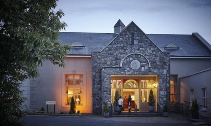 Ennis Hotel | Hotel Woodstock, an Ascend Hotel Collection Member