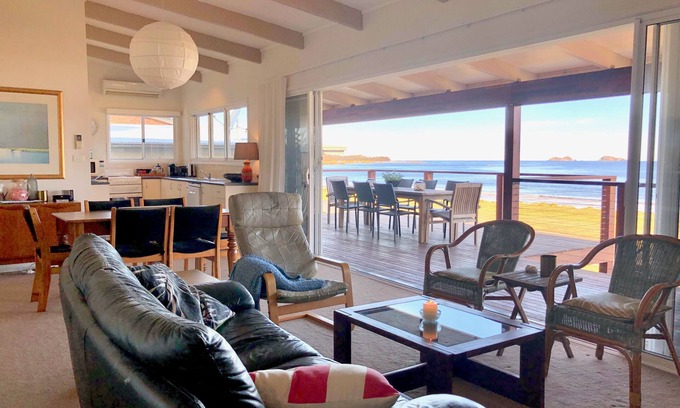 Long Beach House | House at the beach, the sounds of waves on the breeze
