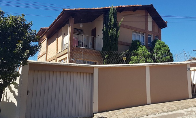 Regiao Urbana Homogenea I House | House by the Dam with Club Access