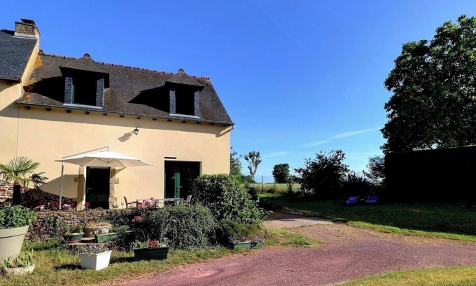 Quedillac House | House 'Gite Les Deux Pins De Trémel' with Private Pool, Private Terrace, and Wi-Fi
