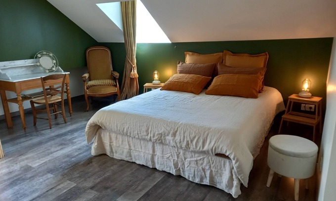 Echannay House | House ideally located near lakes, hiking trails and historical sites