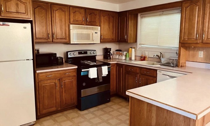 McKnight House | House in a very quiet and safe neighborhood. Very close to stores &gas stations.