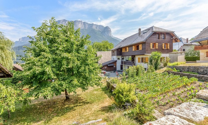 Alex House | House in Annecy, between Lake and Mountains, 350m2, 16-18 beds