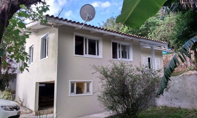 Florianopolis House | House in Barra da Lagoa, 800m from Mole Beach, for up to 04 people