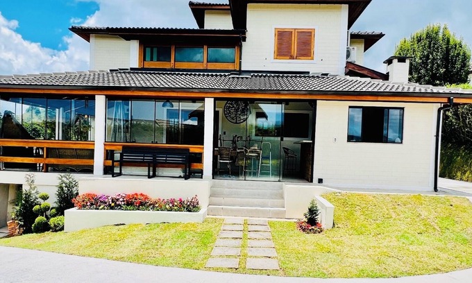 Campos do Jordao Cottage | House in Condominium with Heated Pool, Playground, Hydro, Jacuzzi and Beautiful View.