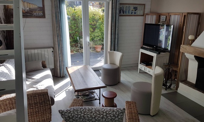Ambon House | House in peace on ground raised close beaches and trade