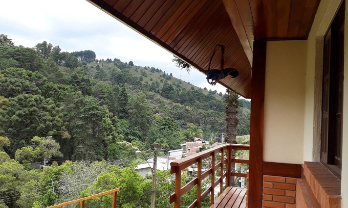 Campos do Jordao House | House in the mountains. 3 bedrooms that comfortably accommodate 5 people.