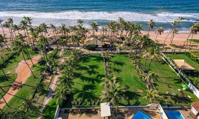 Vilas do Atlantico House | House in Vilas do Atlântico on the seafront with six air-conditioned suites