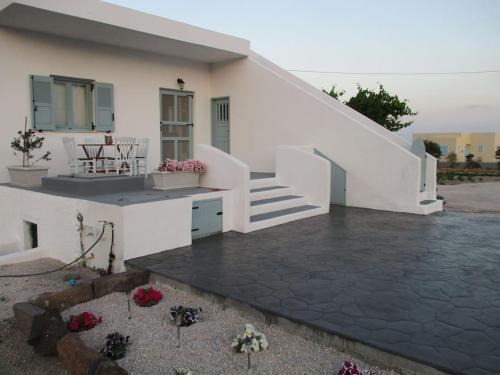 Agios Georgios House | House in vineyard