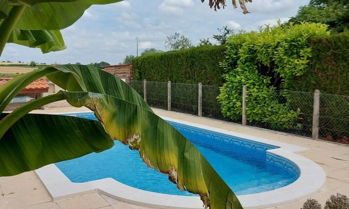 Mortiers House | House 'Les Roses De Jonzac' with private pool, private terrace, and Wi-Fi