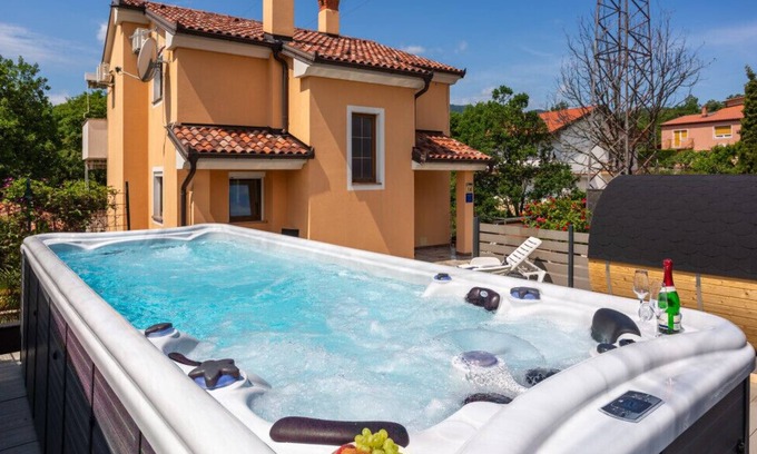Sarsoni Villa | House Luka by Villas Guide