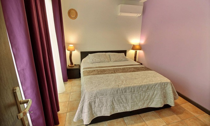Cabrieres-d'Avignon House | House near L'Isle sur la Sorgue. Pets allowed.