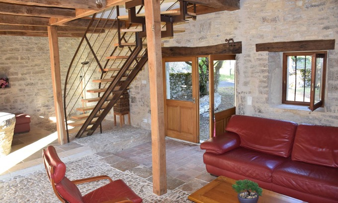 Montgesty House | House of Quercy stone bread oven and wine press of the 18th century