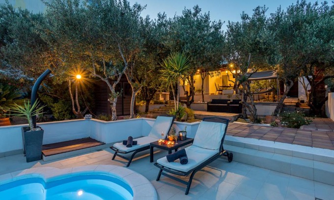Stari Grad House | House Oliva with private pool and large garden
