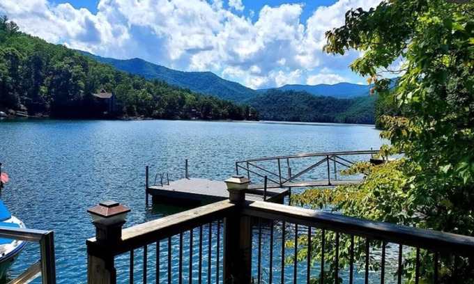 Santeetlah House | House On Blue Waters is a very special lake front property with amazing views