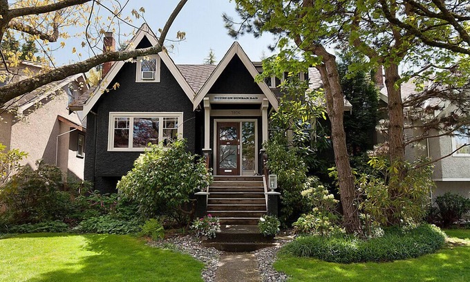 Dunbar Bed & Breakfast | House on Dunbar B&B