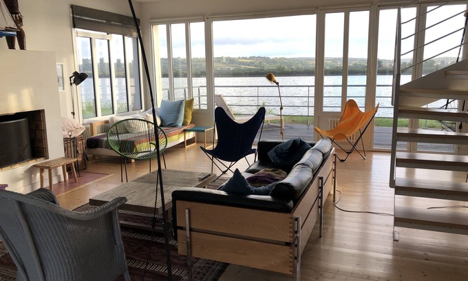 Barneville-Carteret Villa | House on the edge of the harbour. Quiet with sea and garden views!