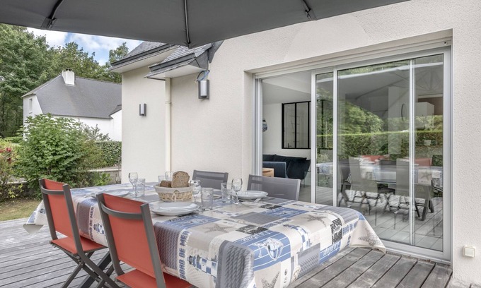 Arradon House | House on the edge of the woods, close to beaches and Gulf islands