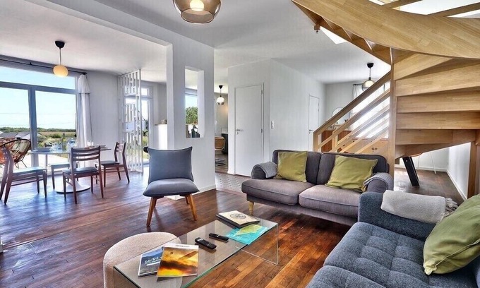 Plogoff House | House on the trails of Pointe du Raz.
