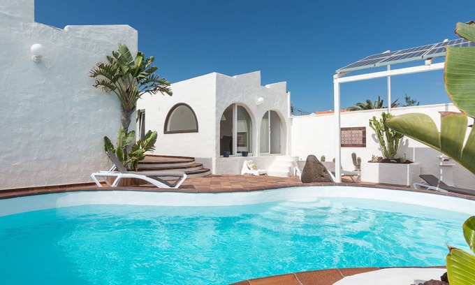 Telde Villa | House terrace 100m above the beach.Magnificent views180ºbeach.Golf. Free Wifi