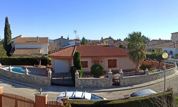 Sant Quinti de Mediona Ski Chalet | HOUSE WITH POOL, BARBECUE AND GARDEN, ALL FOR EXCLUSIVE USE.