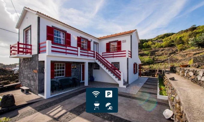 Calheta de Nesquim House | House with sea view, Pico Island, Azores MyStay