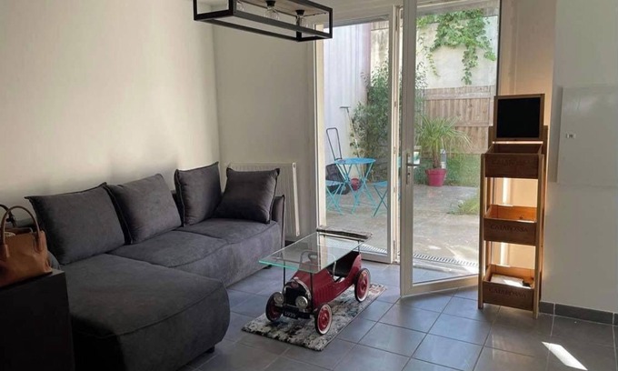 Lormont House | House with 40-50 m2 garden. 2 outdoor parking spaces.