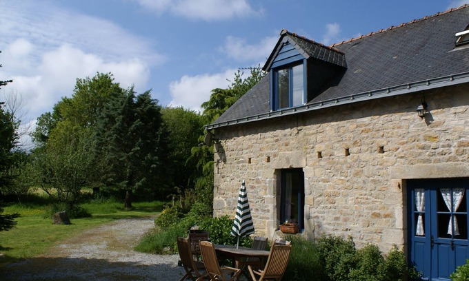 Ploerdut Cottage | House with 6 beds with a plot of about 1 hectare and a heated pool