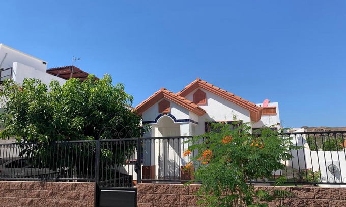 San Carlos House | House with enclosed yard- 1km to the beach- big garden