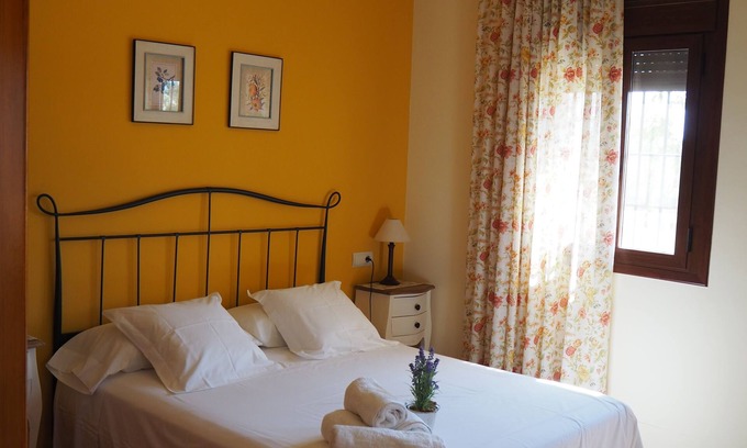 Tortosa Cottage | House with fenced garden, ideal for families. Near mountain and Ebro Delta.