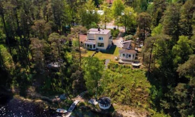 Vittsjo House | House with fantastic view and direct access to the lake and boat.
