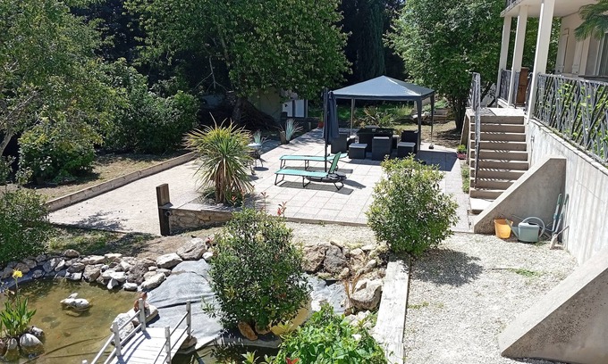 Yevre-le-Chatel House | House with garden/terrace facing the forest