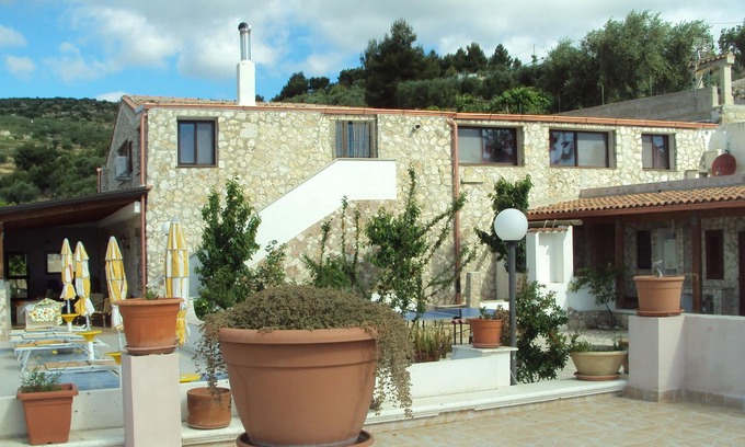 Mattinata Apartment | House with garden in a peaceful and relaxing context