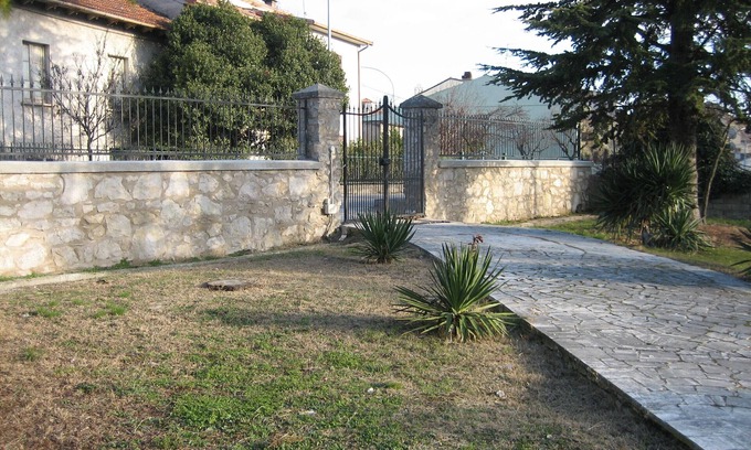 Paganica House | House with large garden