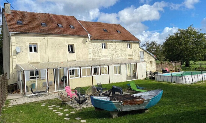 Verdelot House | House with many rooms, summer swimming pool, disco, 14 rooms