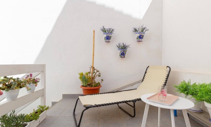 La Trinidad Cottage | House with patio and terrace next to the center of Malaga