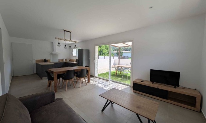 Serra-di-Fiumorbo House | House with pool 10 minutes from the beach