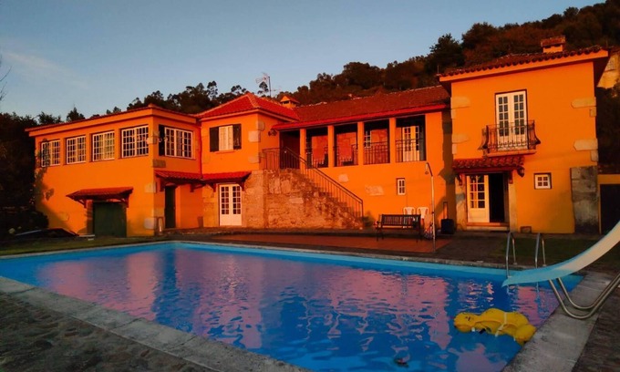 Valenca House | House with pool and barbecue