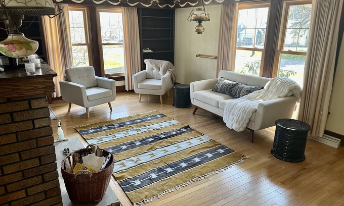 Mayville House | HOUSE WITH POOL, WALK TO TOWN OR CHAUTAUQUA LAKE, NEAR CHAUTAUQUA INSTITUTION !