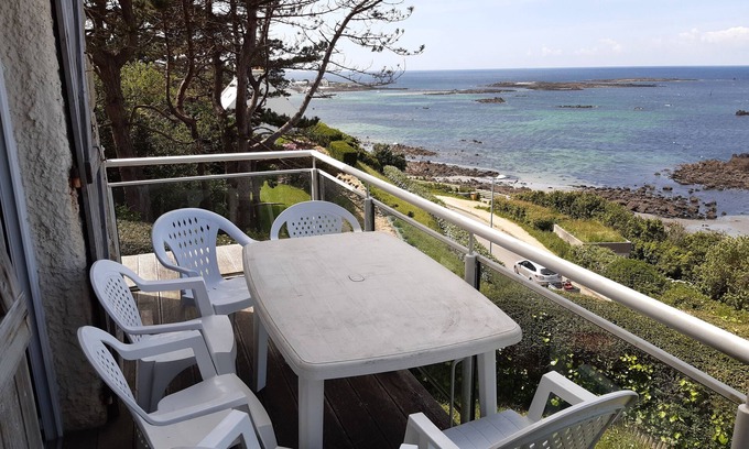 Tredrez-Locquemeau House | House with sea view for 6 , with fireplace at 340 steps from the sand.