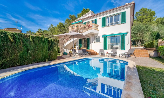 Alcanada Ski Chalet | House with sea views Casa Osborne in Alcudia