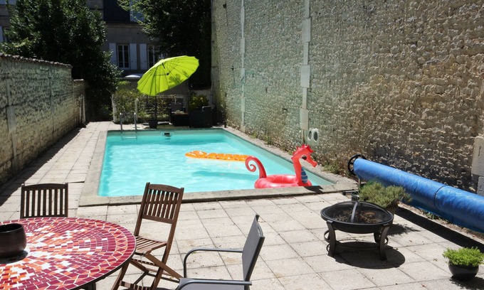 Cognac House | House with swimming pool quiet area Cognac center