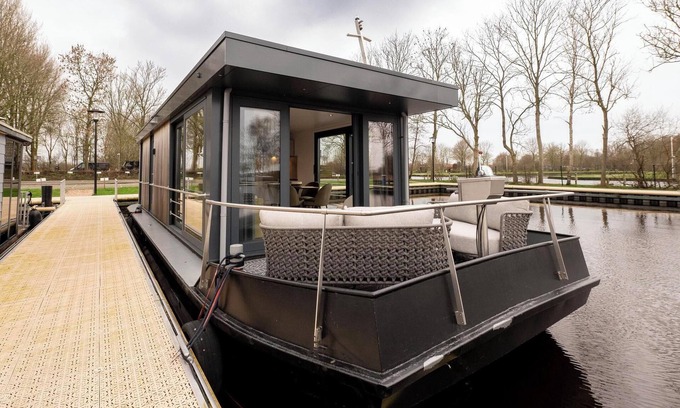 Offingawier Ski Chalet | Houseboat - Paviljoenwei 4 | Sneek (Offingawier)