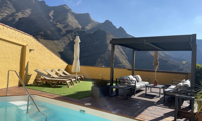 Agaete House | Houses with heated pool and jacuzzi, groups, families with pets and view