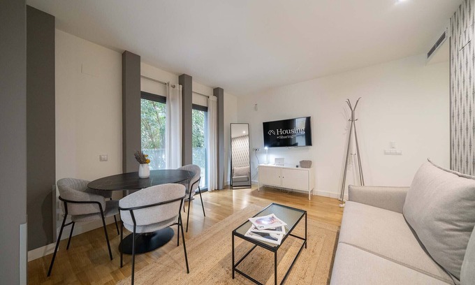Chueca Apartment | Housing Victor Hugo I by Sharing Co