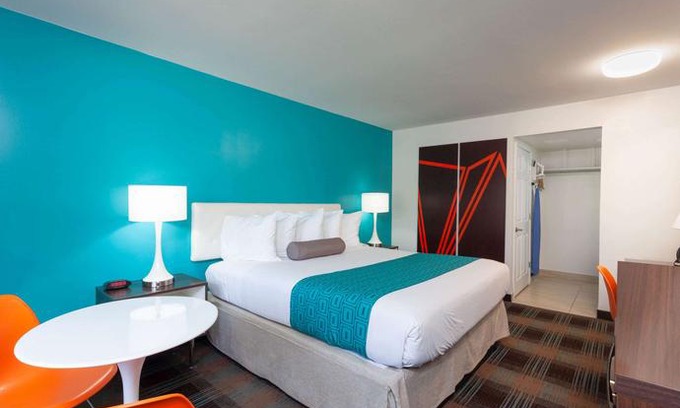 Mission Valley West Hotel | Howard Johnson by Wyndham San Diego Hotel Circle