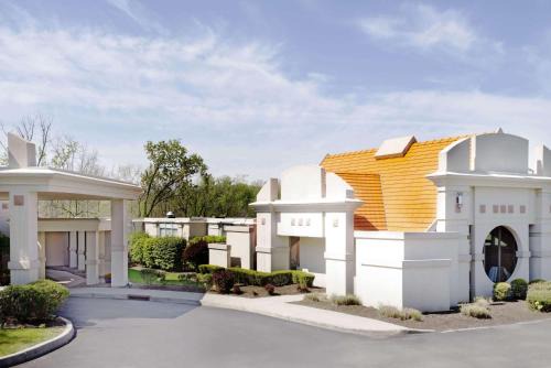 Newburgh Hotel | Howard Johnson by Wyndham Newburgh