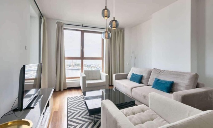 Srodmiescie Apartment | Hryniewickiego 6B | Comfortable Apartament | Balcony and Sea View