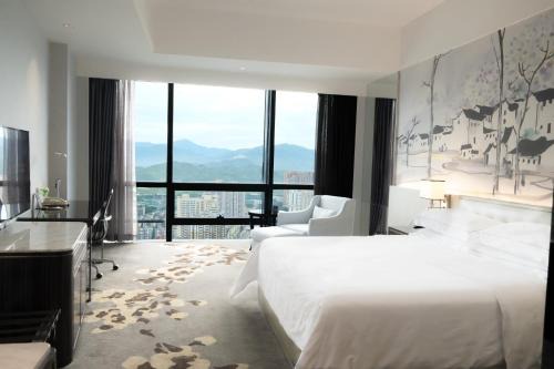 Huaqiang North Hotel | Huaqiang Plaza Hotel Shenzhen, Enjoy Complimentary Mini Bar & Night Snack, Add breakfast - enjoy complimentary afternoon tea