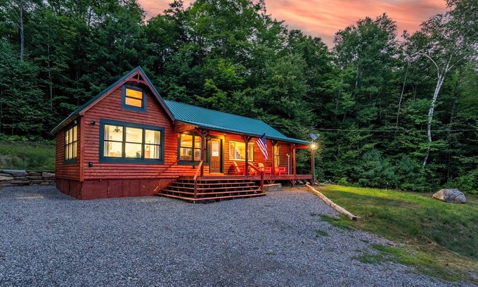 Phillips Cabin | Huck’s Hideaway – Near Rangeley Lakes & Trails